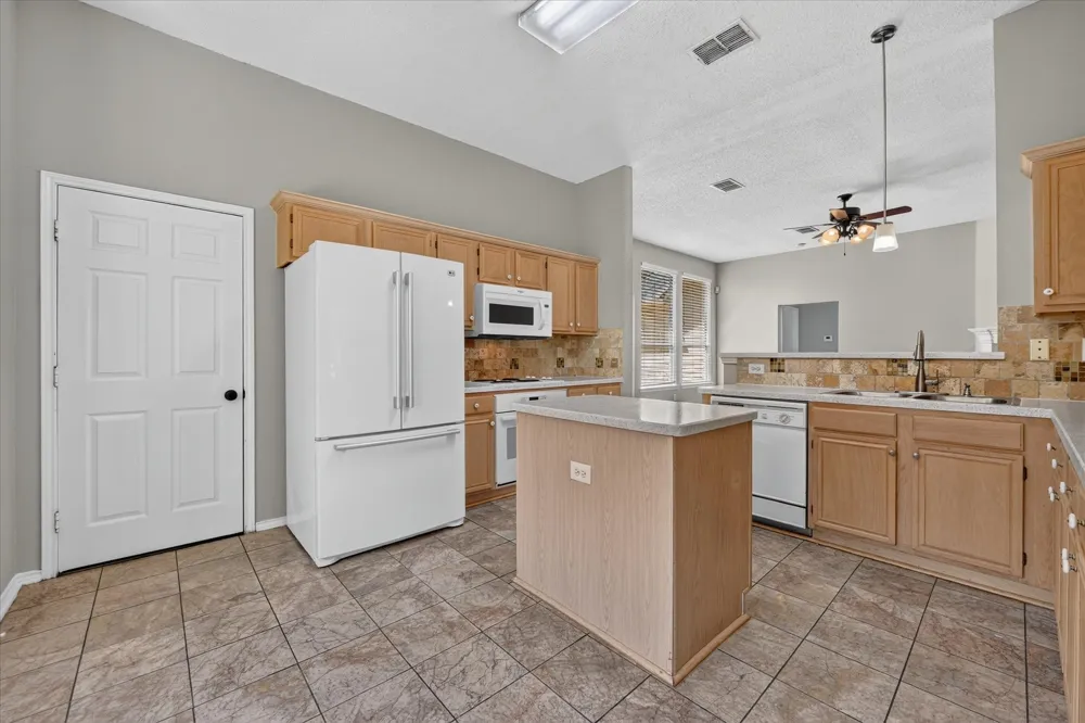 1424 Mayflower Lane Lewisville, TX 75077