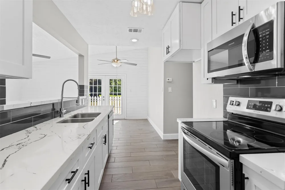 909 Stewart Street Montgomery, TX 77316