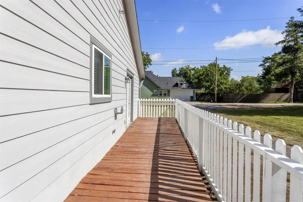 909 Stewart Street Montgomery, TX 77316