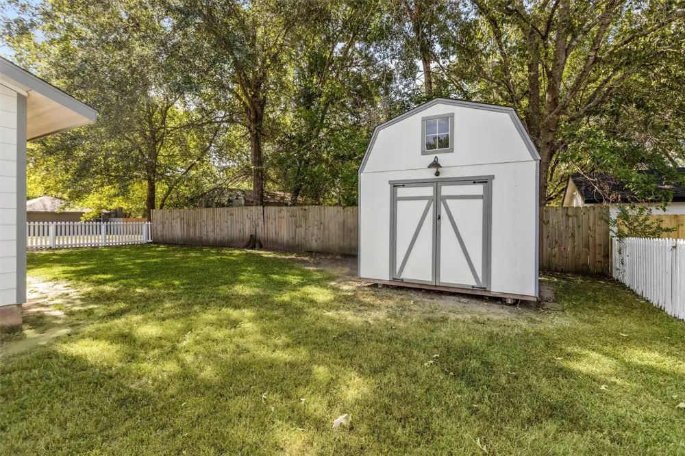 909 Stewart Street Montgomery, TX 77316