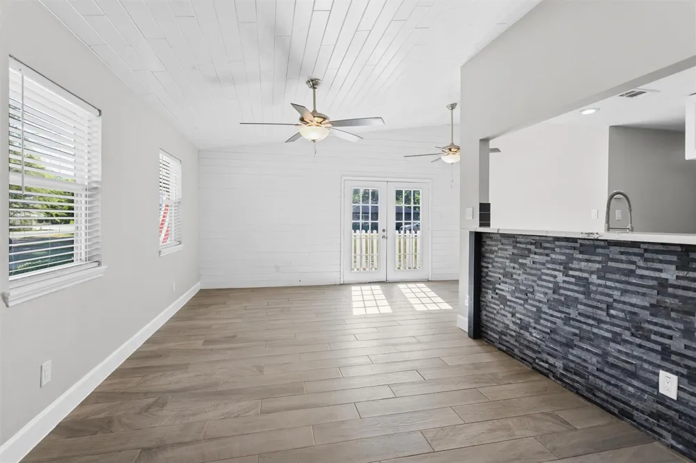 909 Stewart Street Montgomery, TX 77316