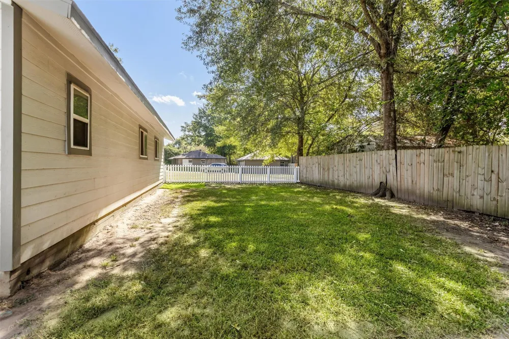 909 Stewart Street Montgomery, TX 77316