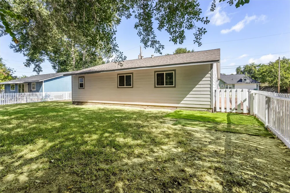909 Stewart Street Montgomery, TX 77316