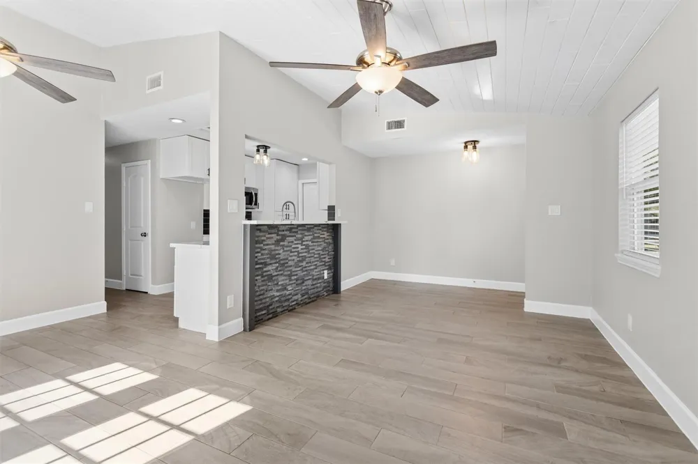 909 Stewart Street Montgomery, TX 77316