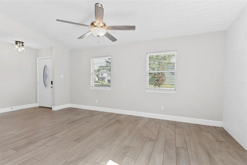909 Stewart Street Montgomery, TX 77316