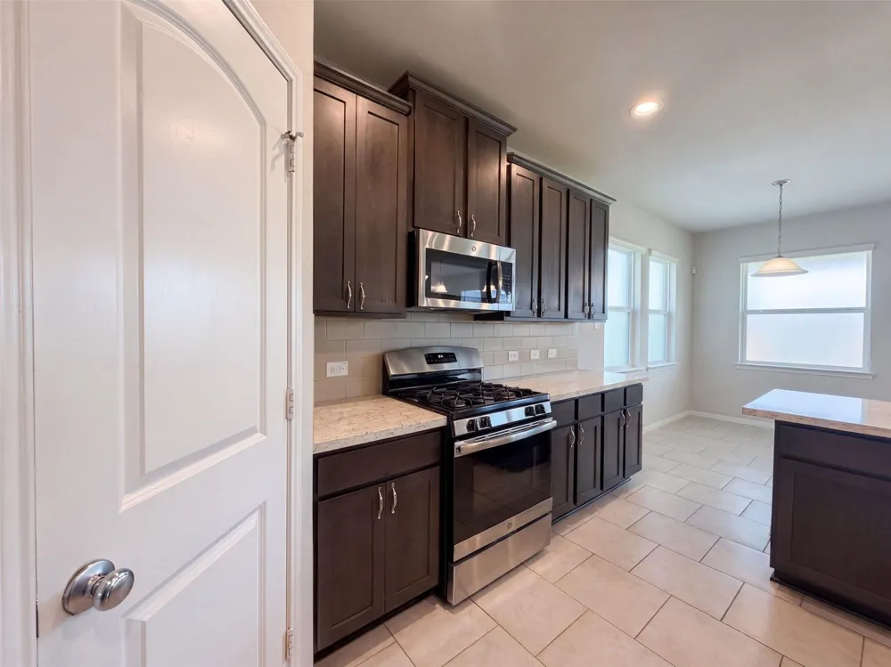 222 Ashley Way Alvin, TX 77511