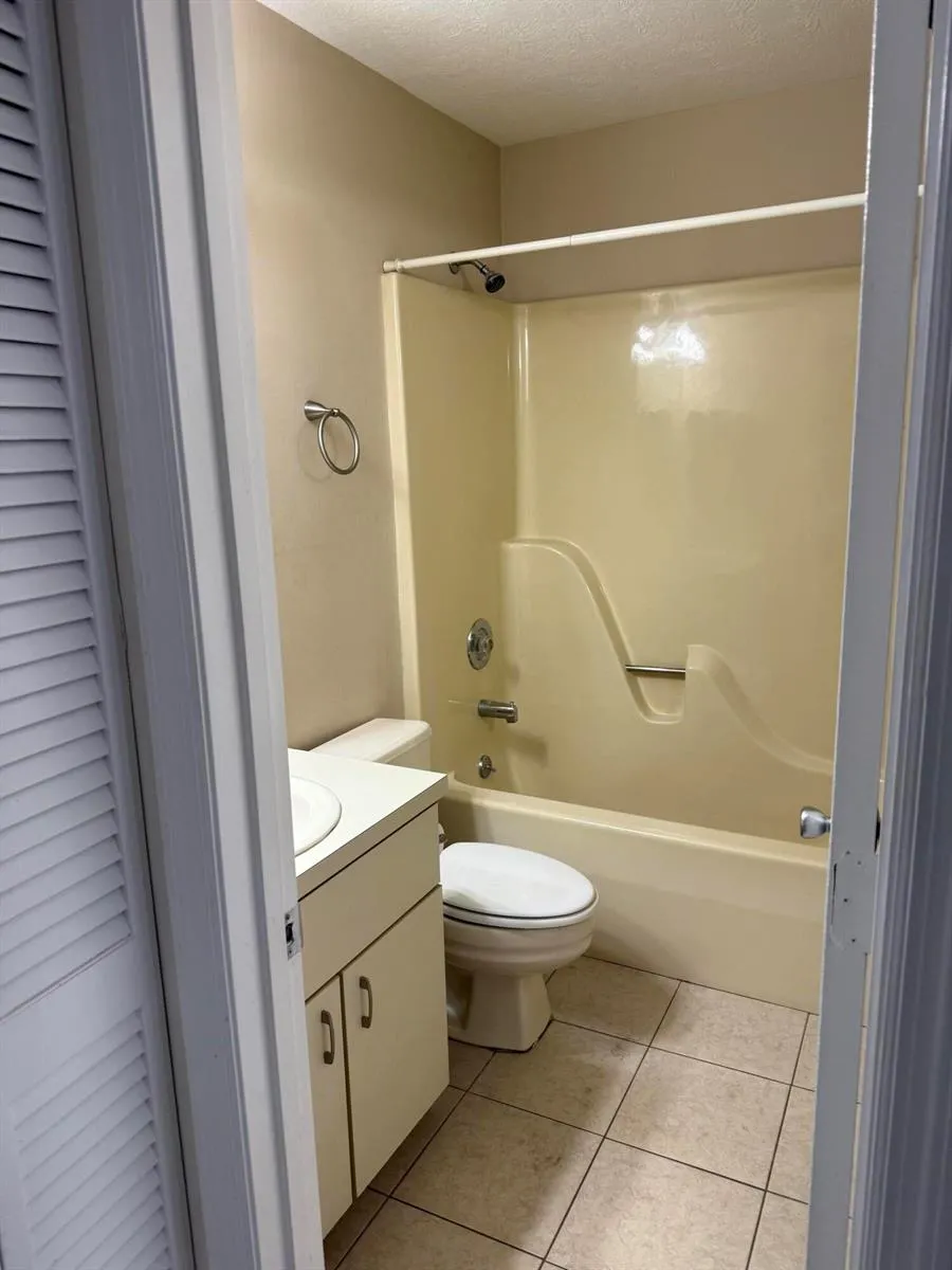 1927 SIXTY OAKS LANE Vero Beach, FL 32966