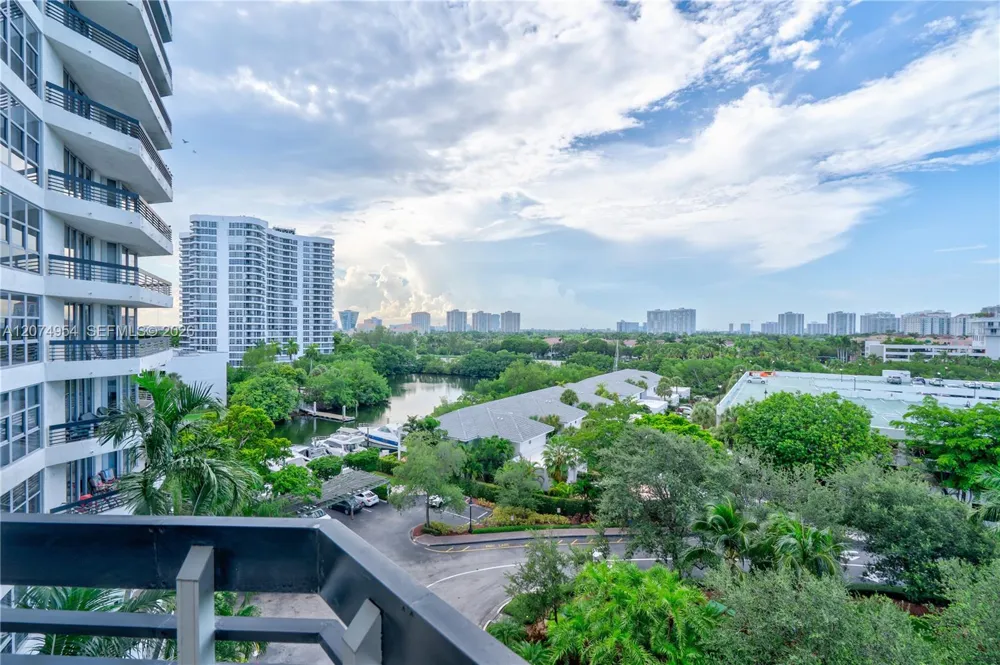 3530 Mystic Pointe Dr #808 Aventura, FL 33180
