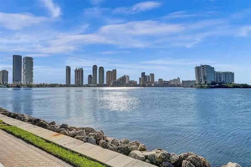 3530 Mystic Pointe Dr #808 Aventura, FL 33180