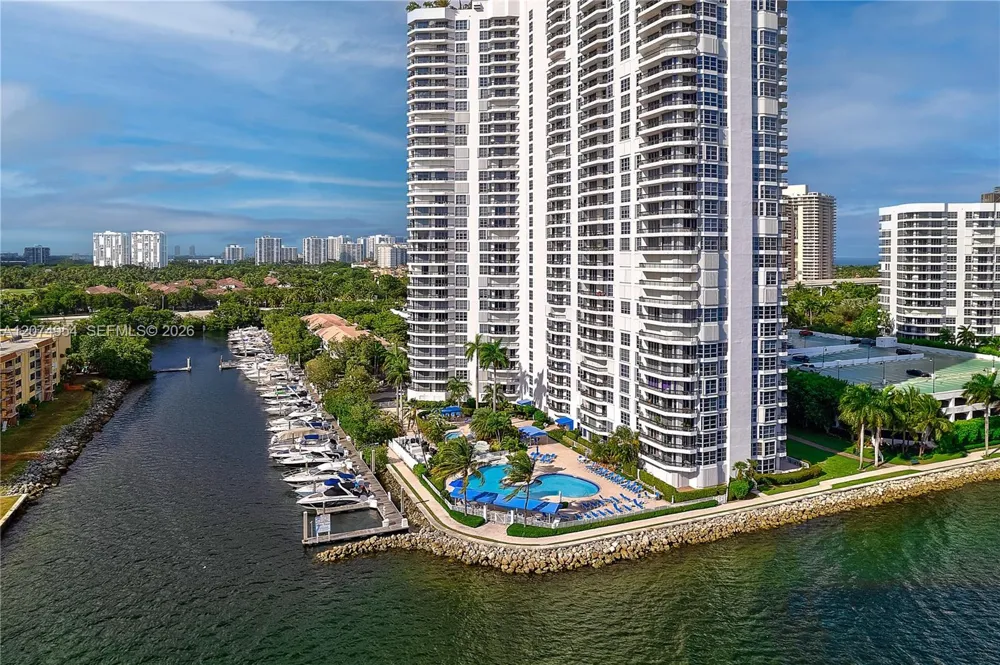 3530 Mystic Pointe Dr #808 Aventura, FL 33180