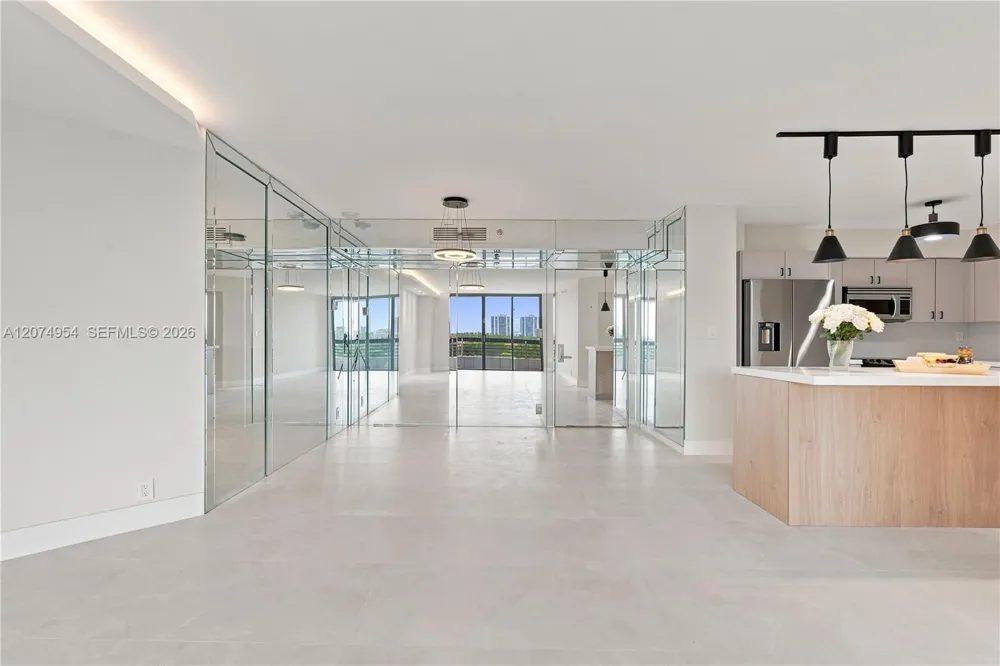 3530 Mystic Pointe Dr #808 Aventura, FL 33180