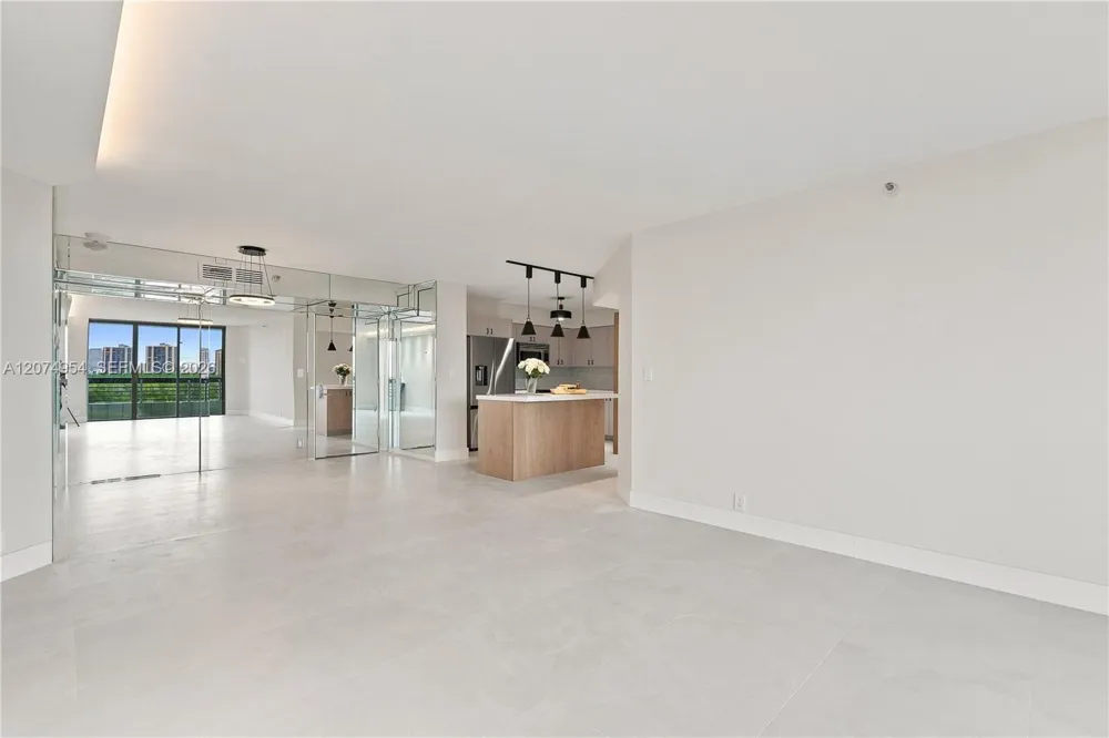 3530 Mystic Pointe Dr #808 Aventura, FL 33180