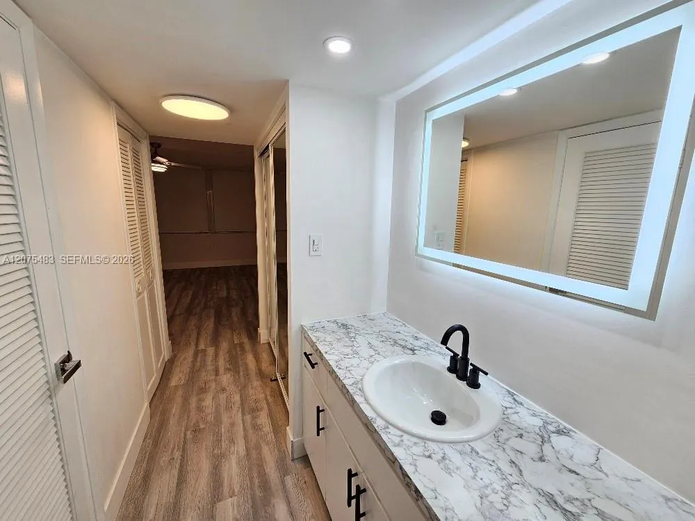 18021 Biscayne Blvd #1903 Aventura, FL 33160