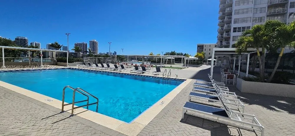 18021 Biscayne Blvd #1903 Aventura, FL 33160