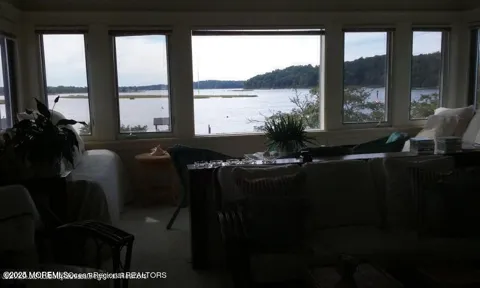 2 Beach Way #Upper level
