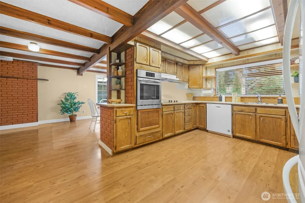 824 NE 194th Street Shoreline, WA 98155