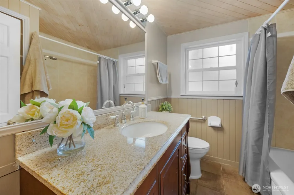 824 NE 194th Street Shoreline, WA 98155