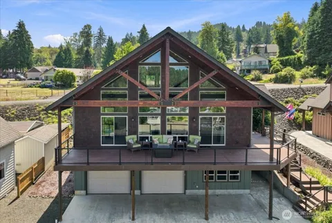 105 09 Lakeside Drive E