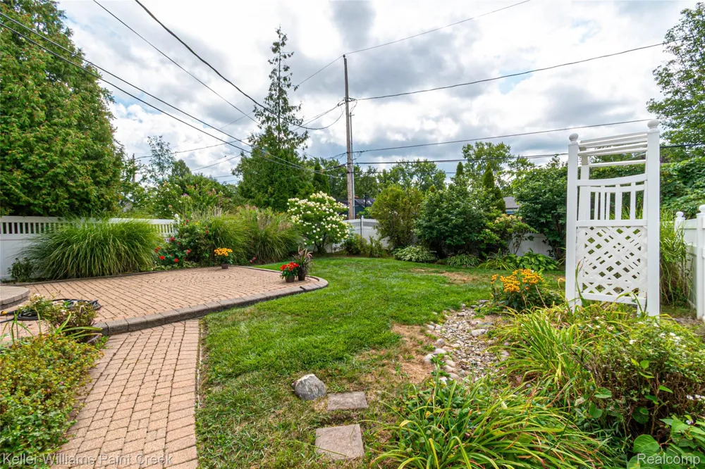 22458 Milner Street St Clair Shores City, MI 48081