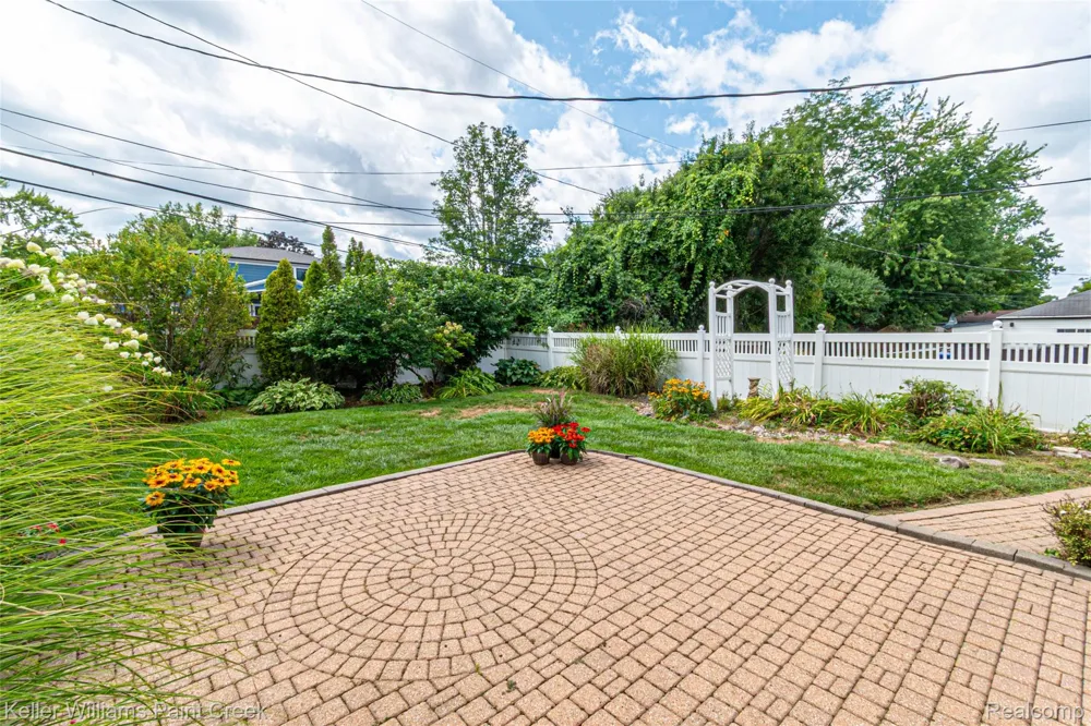 22458 Milner Street St Clair Shores City, MI 48081
