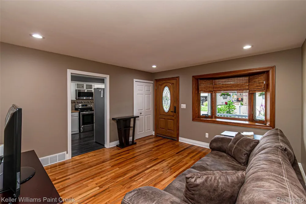 22458 Milner Street St Clair Shores City, MI 48081