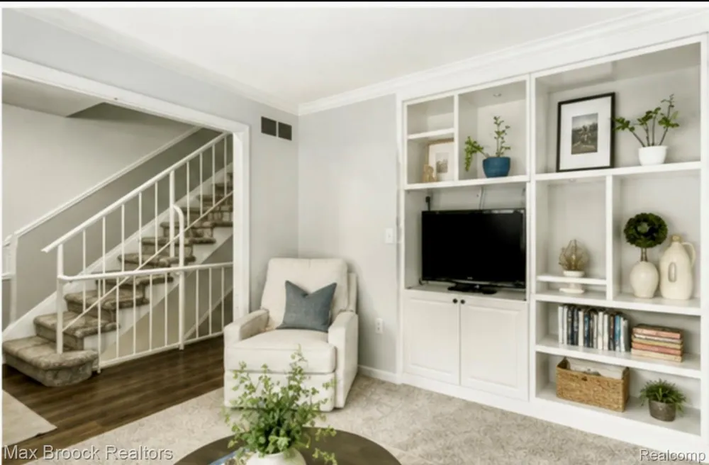 1928 S Wickham W Royal Oak City, MI 48073