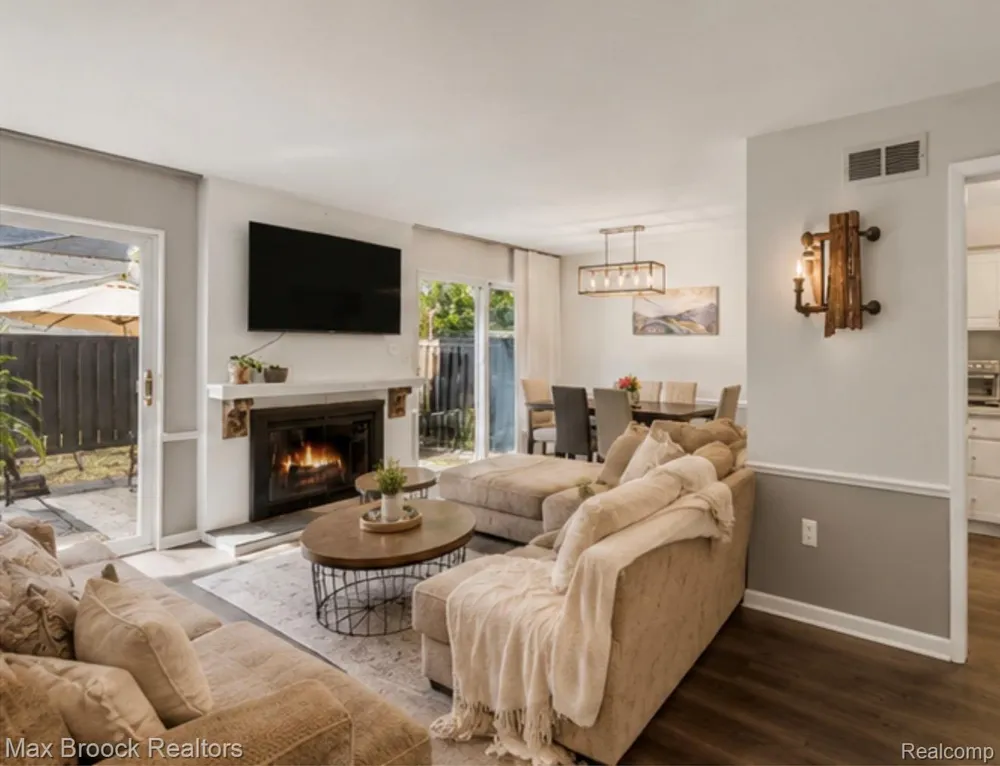 1928 S Wickham W Royal Oak City, MI 48073