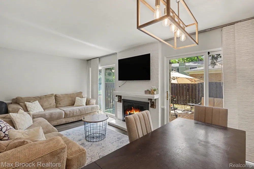 1928 S Wickham W Royal Oak City, MI 48073
