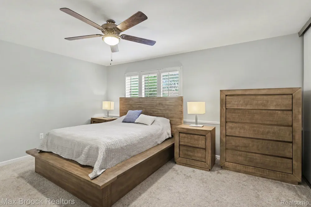 1928 S Wickham W Royal Oak City, MI 48073