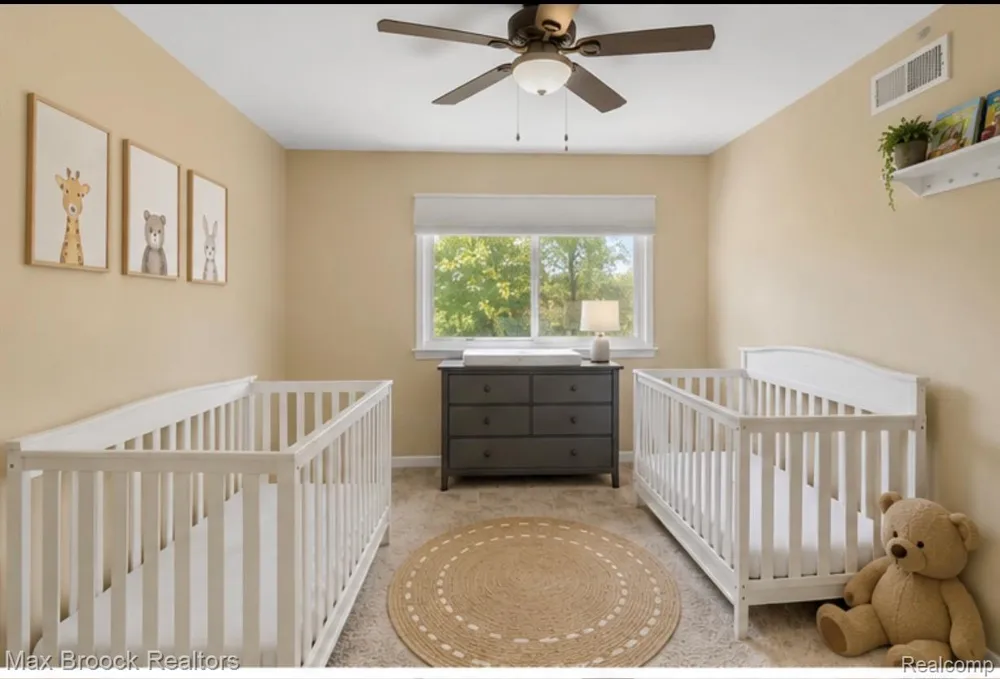 1928 S Wickham W Royal Oak City, MI 48073