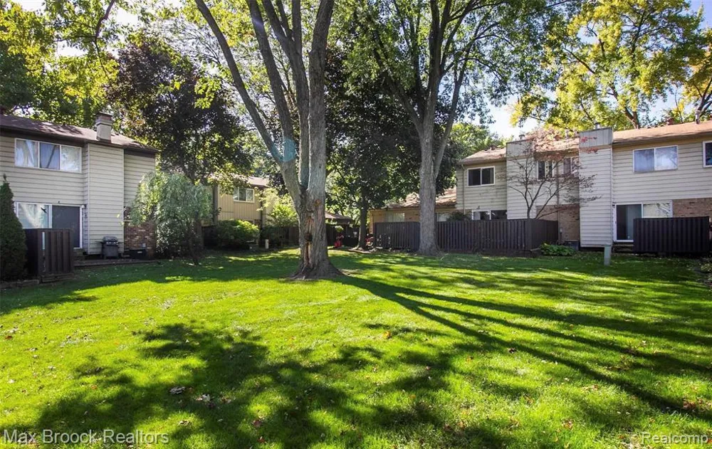 1928 S Wickham W Royal Oak City, MI 48073