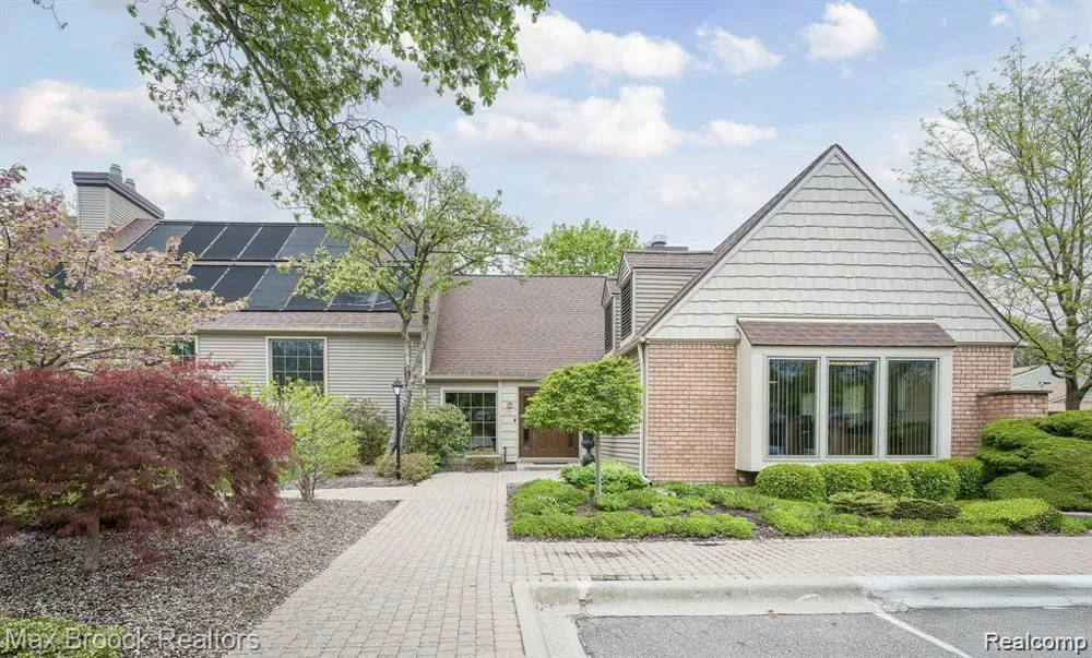 1928 S Wickham W Royal Oak City, MI 48073