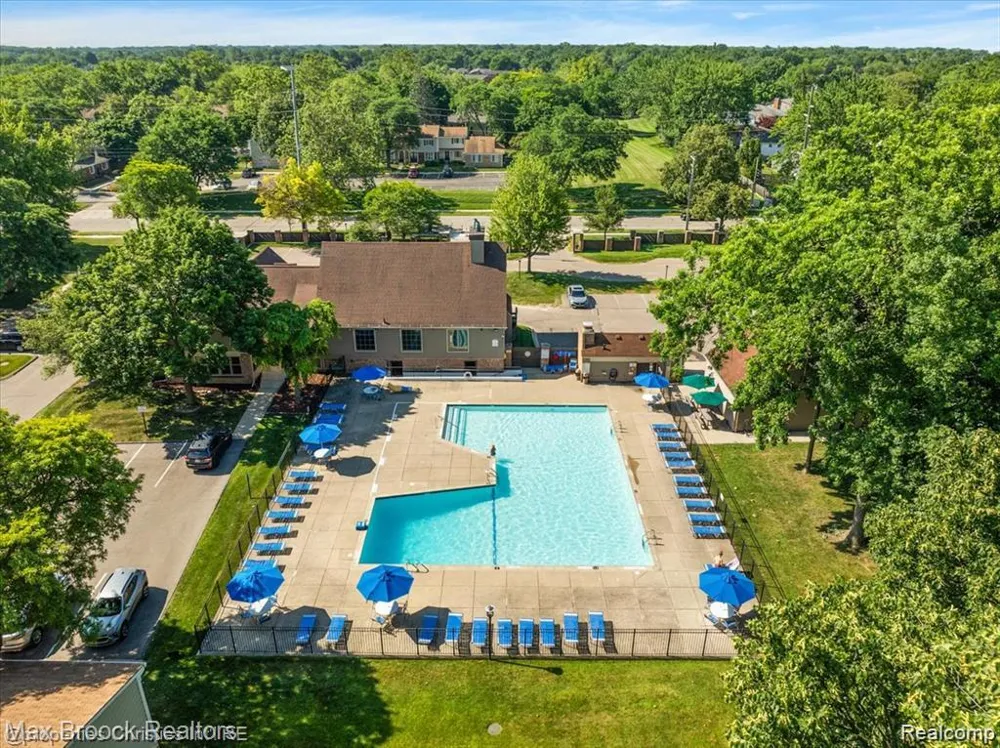1928 S Wickham W Royal Oak City, MI 48073