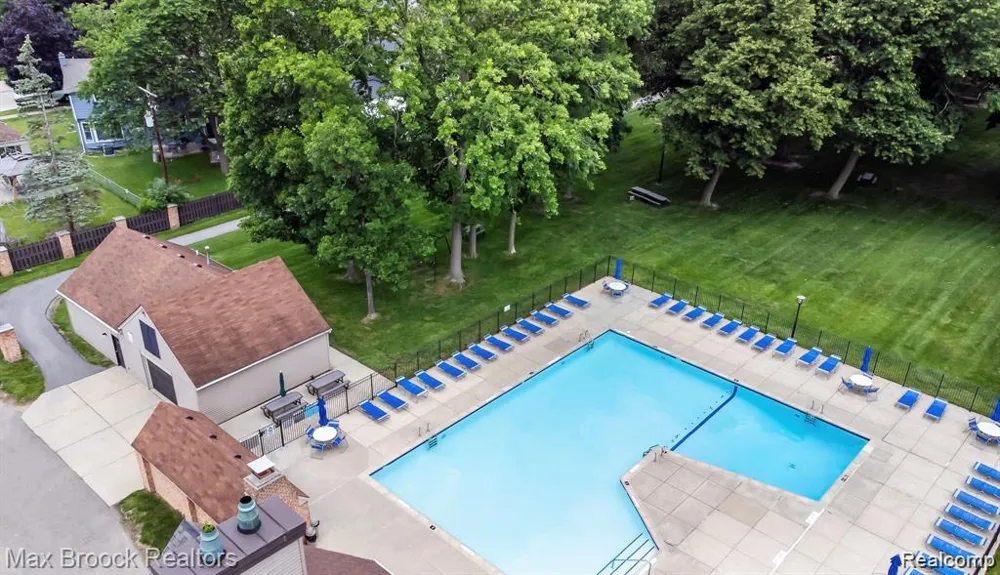 1928 S Wickham W Royal Oak City, MI 48073