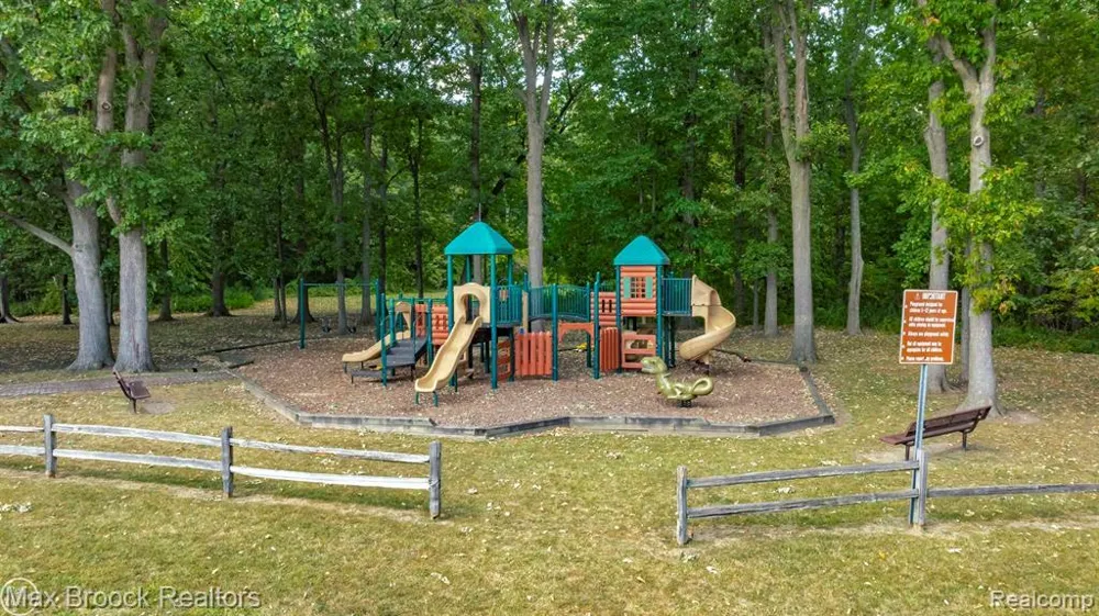1928 S Wickham W Royal Oak City, MI 48073