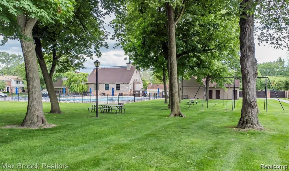 1928 S Wickham W Royal Oak City, MI 48073