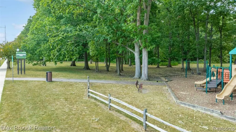 1928 S Wickham W Royal Oak City, MI 48073