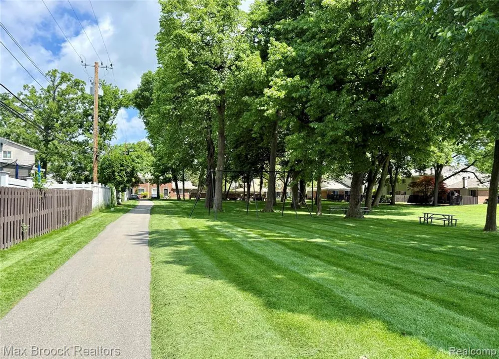 1928 S Wickham W Royal Oak City, MI 48073