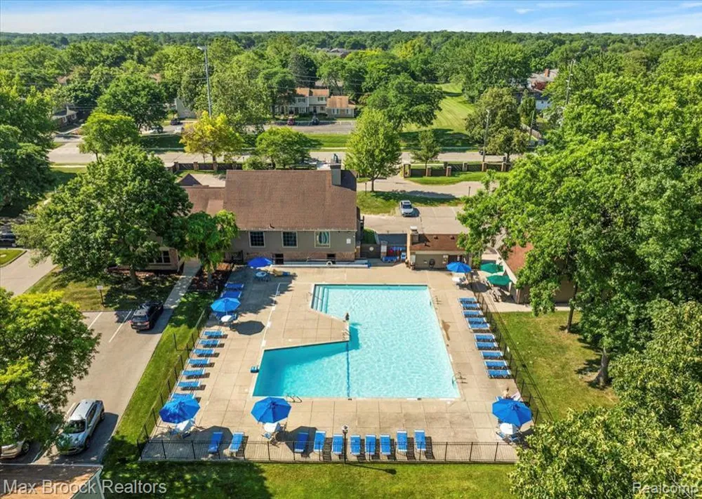 1928 S Wickham W Royal Oak City, MI 48073