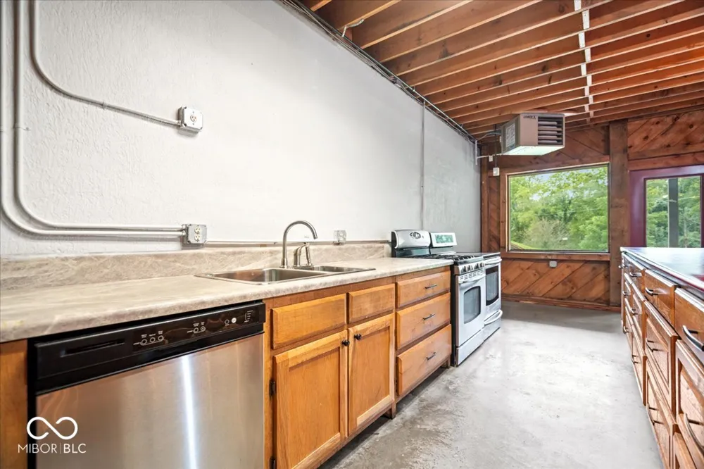 5805 E 800 S Zionsville, IN 46077