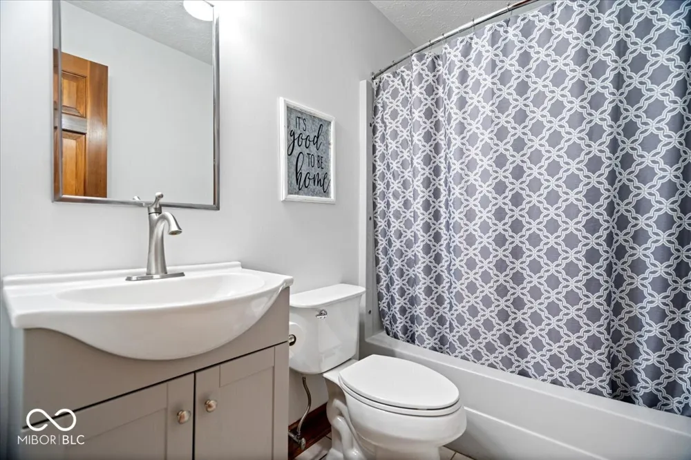 5805 E 800 S Zionsville, IN 46077