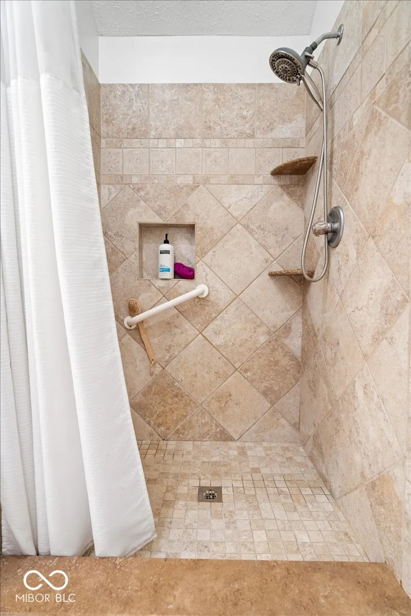 5805 E 800 S Zionsville, IN 46077