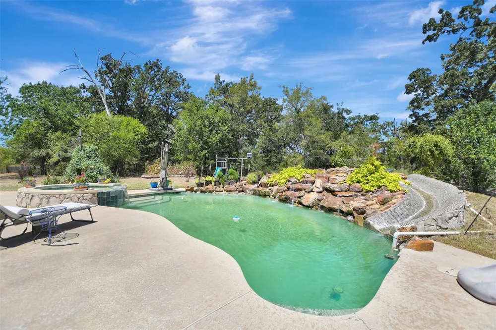 9596 Wallace Road Midway, TX 75852