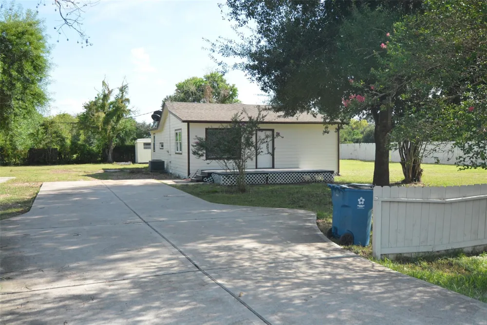 3111 2nd Street Brookshire, TX 77423