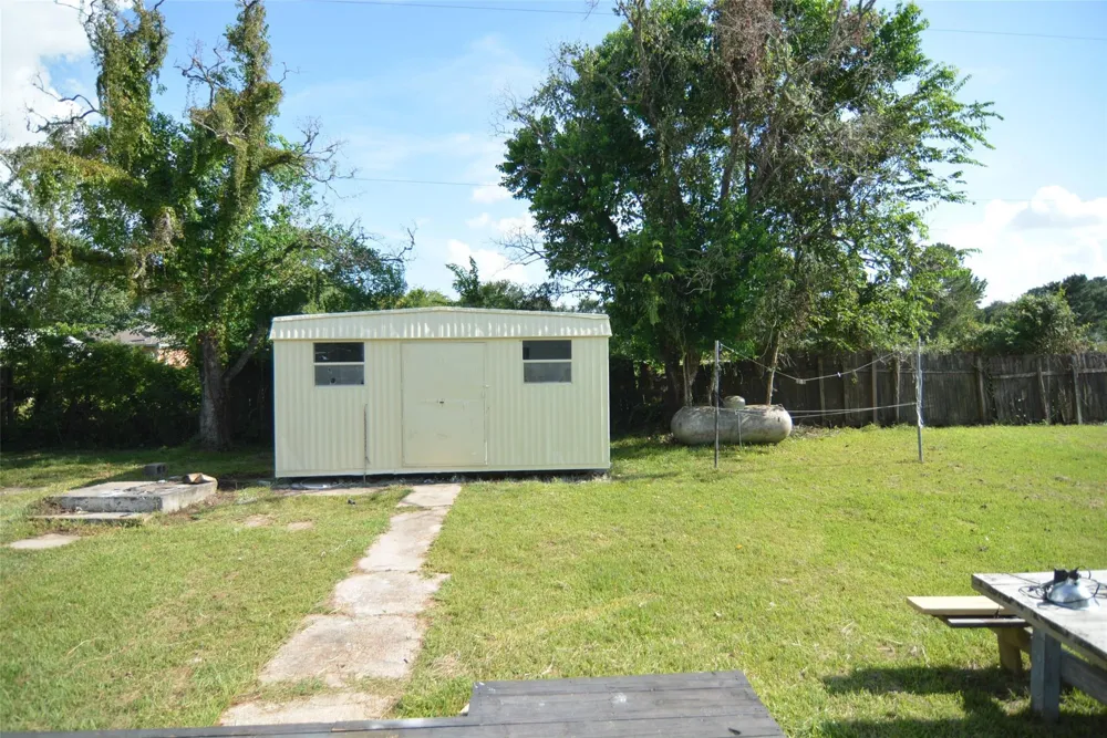 3111 2nd Street Brookshire, TX 77423