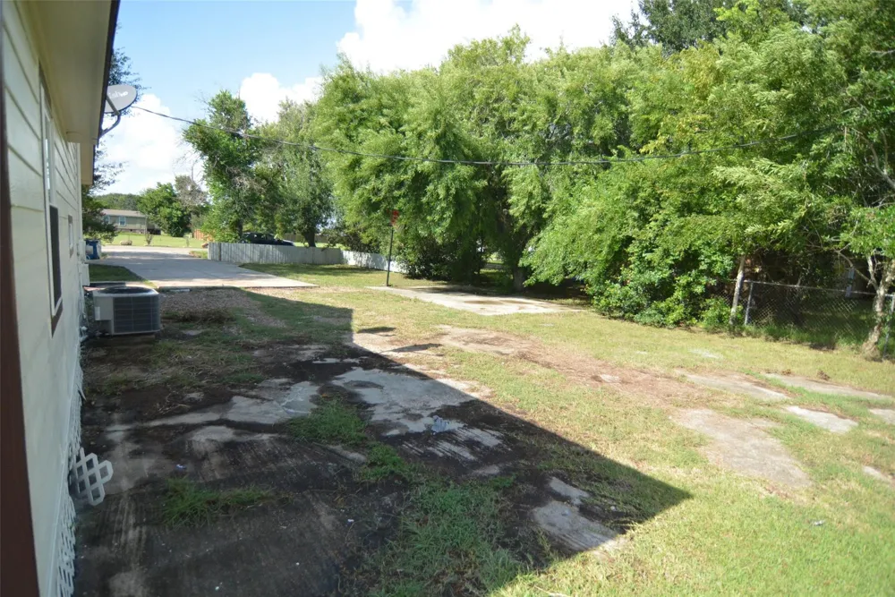 3111 2nd Street Brookshire, TX 77423