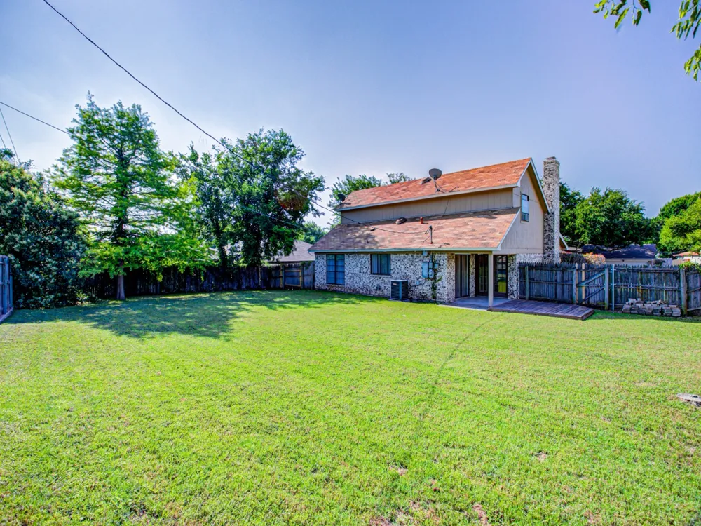 1701 Edge Hill Road Benbrook, TX 76126