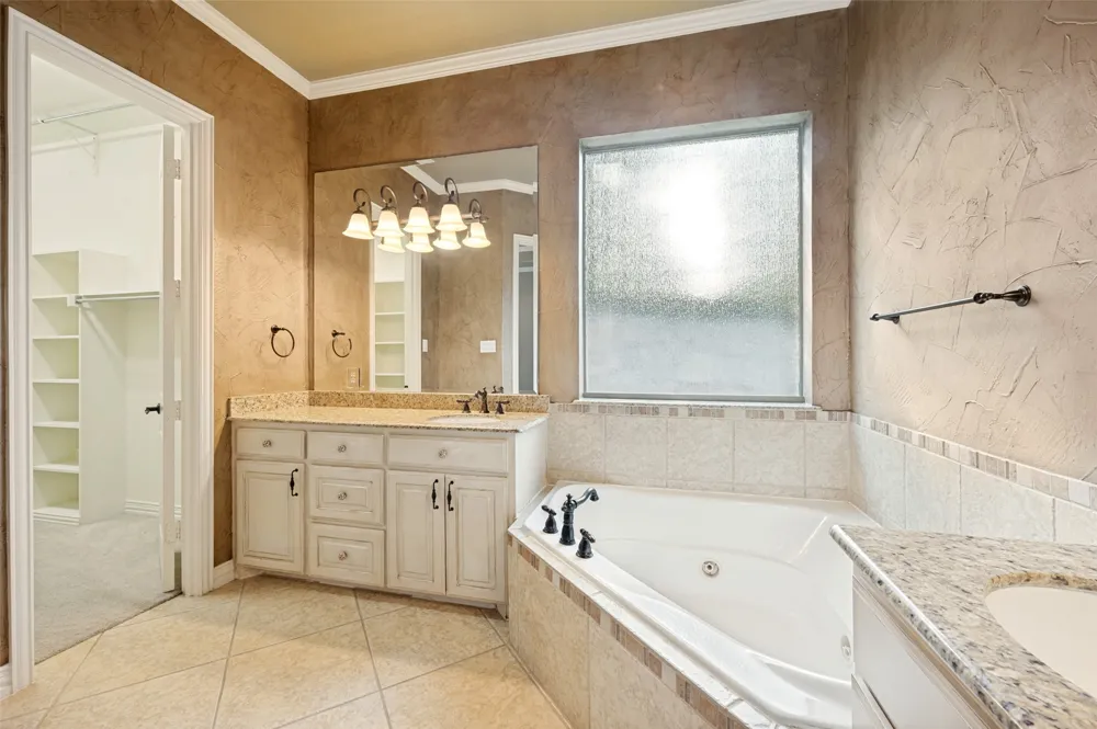 4046 E Hill Drive Irving, TX 75038