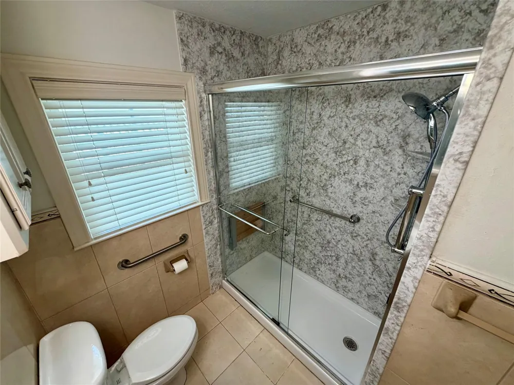 2106 Woodcrest Drive Houston, TX 77018