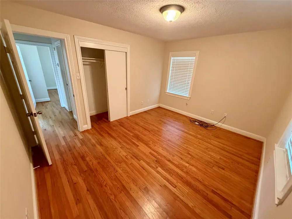 2106 Woodcrest Drive Houston, TX 77018